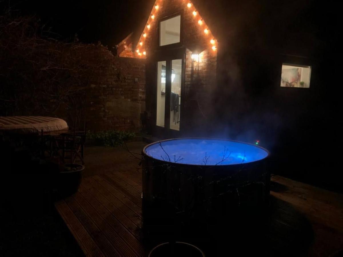 Beautiful Barn Conversion, 3 Bed, Hot Tub, Sauna, Gym, Enclosed Garden Райд Екстериор снимка
